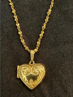 VINTAGE 14K SOLID YELLOW GOLD CHAIN AND HEART LOCKET